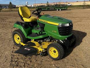 2016 John Deere X739