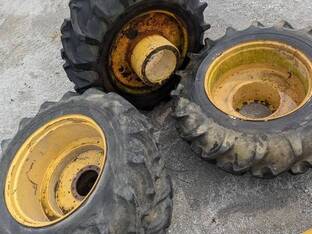 New Holland 38X18 TR97 DUALS