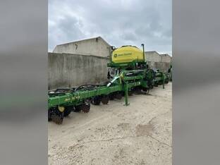 2023 John Deere 1725 CCS