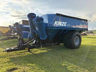 2025 Kinze 1321