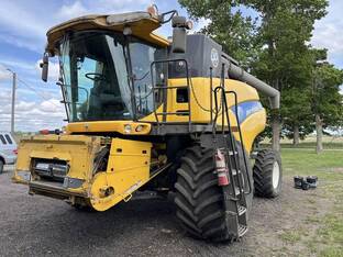 2010 New Holland CR9040