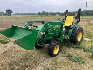 2015 John Deere 2032R