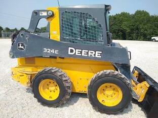2016 John Deere 324E