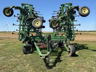 2005 John Deere 2210