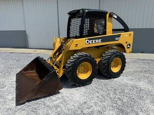 2008 John Deere 320