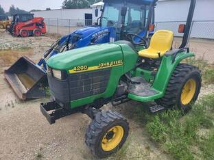 1999 John Deere 4200