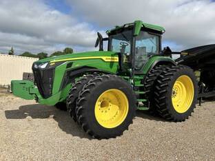 2022 John Deere 8R 230