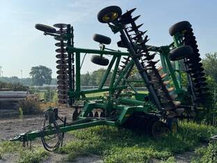 2004 John Deere 637