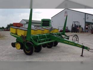 1983 John Deere 7000