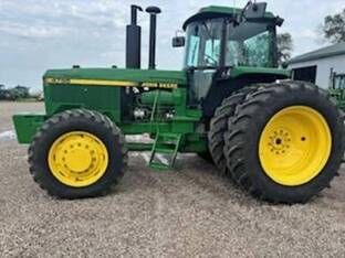 1990 John Deere 4755