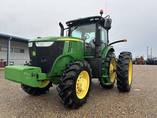 2013 John Deere 7215R