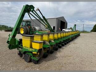 2000 John Deere 1770