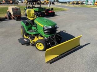 2022 John Deere X739