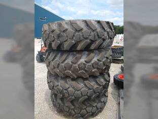 JCB 15.5-25 SITEMASTER ON 5 LUG RIMS