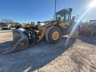 2021 Komatsu WA380-8