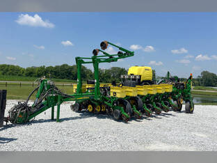 2017 John Deere 1775NT