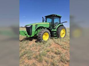 John Deere 8235R