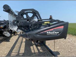 2014 MacDon Industries FD75D