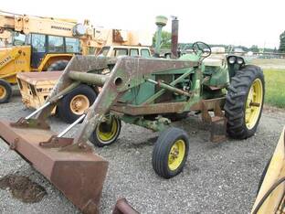 John Deere 3020