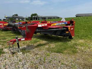 2015 New Holland H7330