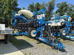 2023 Kinze 3665