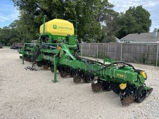 2023 John Deere 1725 CCS