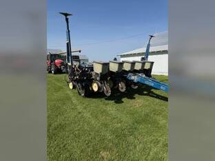 1999 Kinze 2000