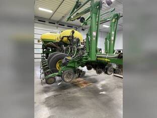 2017 John Deere 1775NT