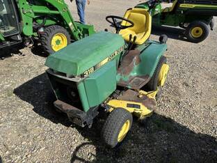 1990 John Deere 318