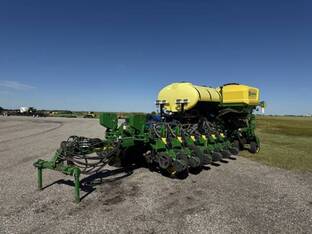 2022 John Deere 1775NT