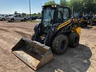 2022 New Holland L320