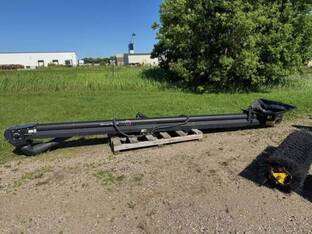 2012 Unverferth Conveyor