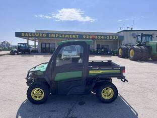 2023 John Deere XUV835R