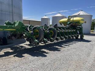 2015 John Deere 1775NT