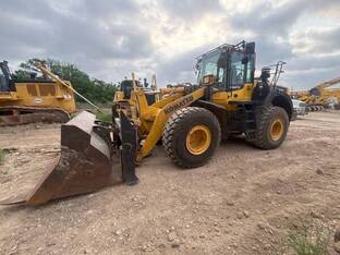 2021 Komatsu WA380-8