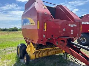 2011 New Holland BR7070