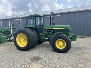 1990 John Deere 4955
