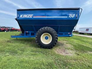 Kinze 750