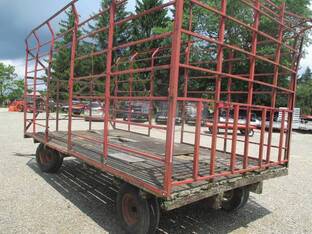 2000 John Deere THROW WAGON