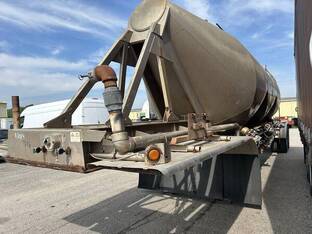 1981 Fruehauf 985 CUBE PNUEMATIC TANK