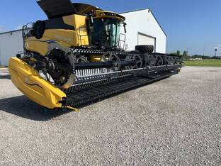 2025 MacDon Industries FD240