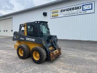 John Deere 320G