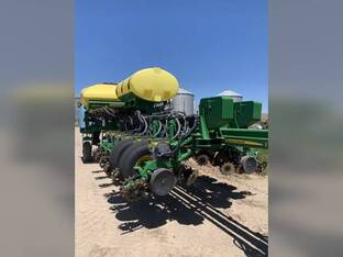 2017 John Deere 1775NT
