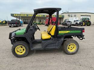 2022 John Deere XUV835M