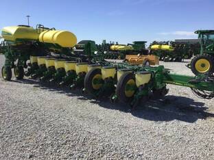 2017 John Deere 1775NT