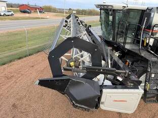 2001 Gleaner 8200-25R