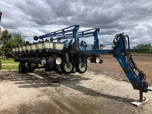 Kinze 2700