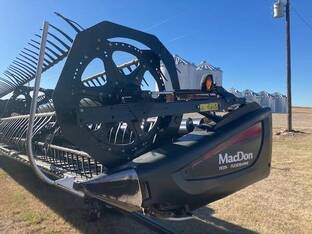 2015 MacDon Industries FD75S