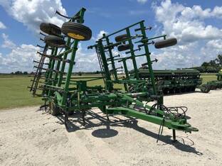 2013 John Deere 2210