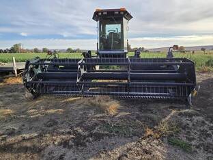 1993 MacDon Industries 9000